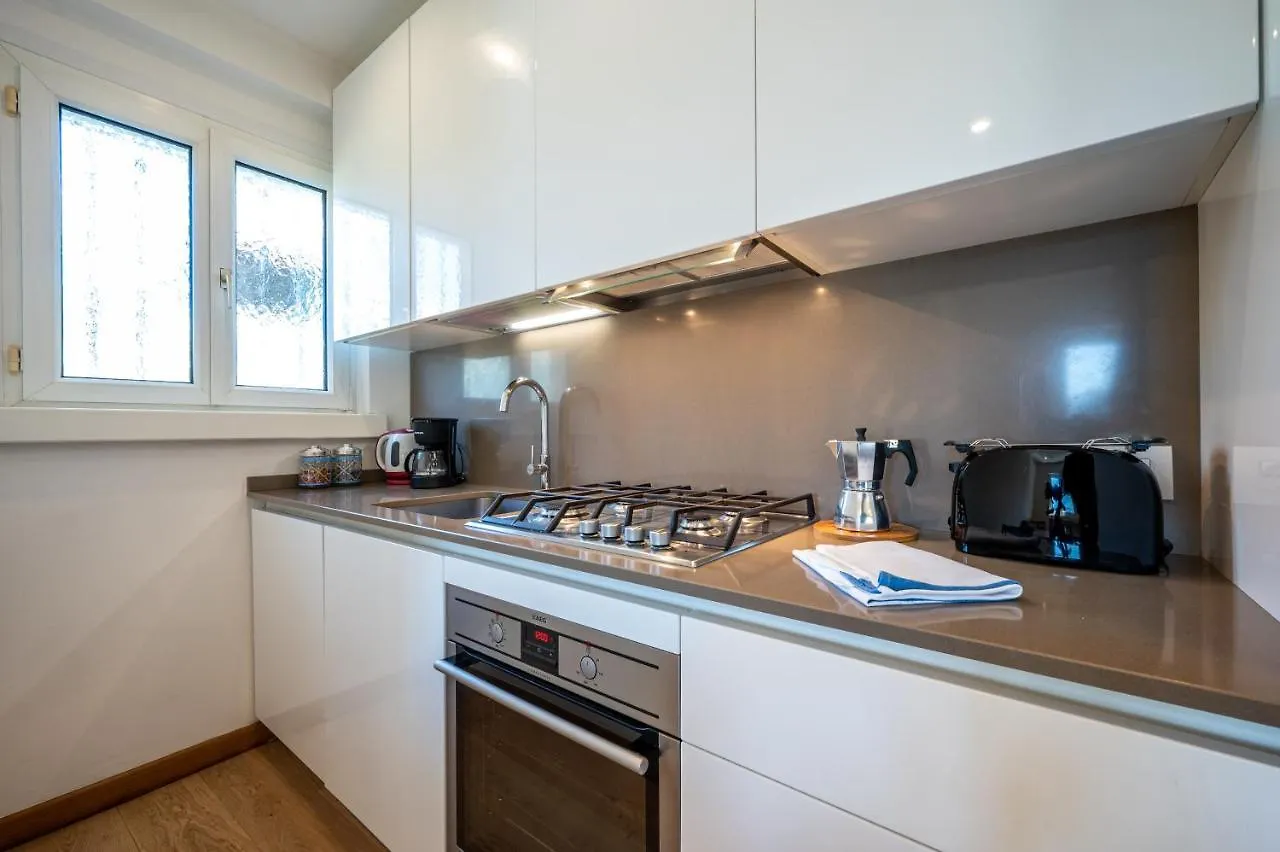 Stunning Lake View Apartment Gravedona - Larihome A27 0*,  Olaszország